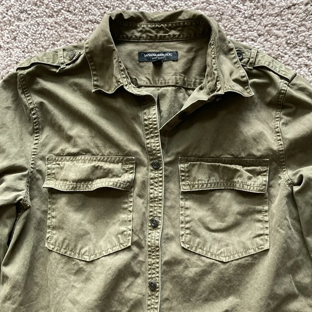 Banana Republic Soft Wash Button Down/Jacket Women's Size XS Olive Green Cotton - Image 2