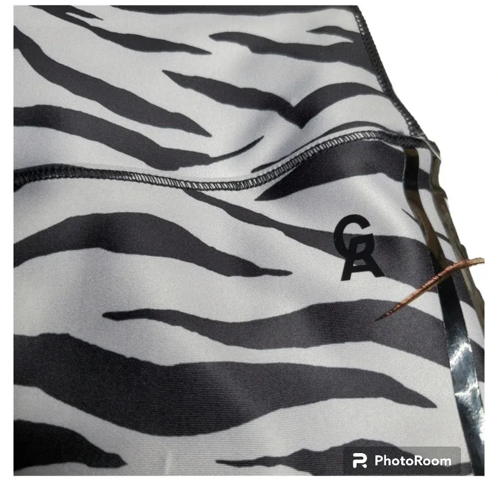 Good American Core Strength Zebra Print Legging - Image 4