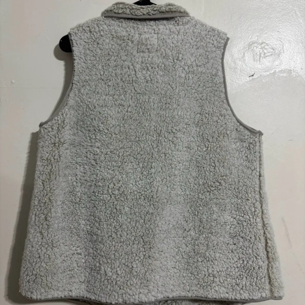 NWOT Thread + Supply Large Light Gray Faux Fur Sherpa Open Sweater Vest‎ - Image 6