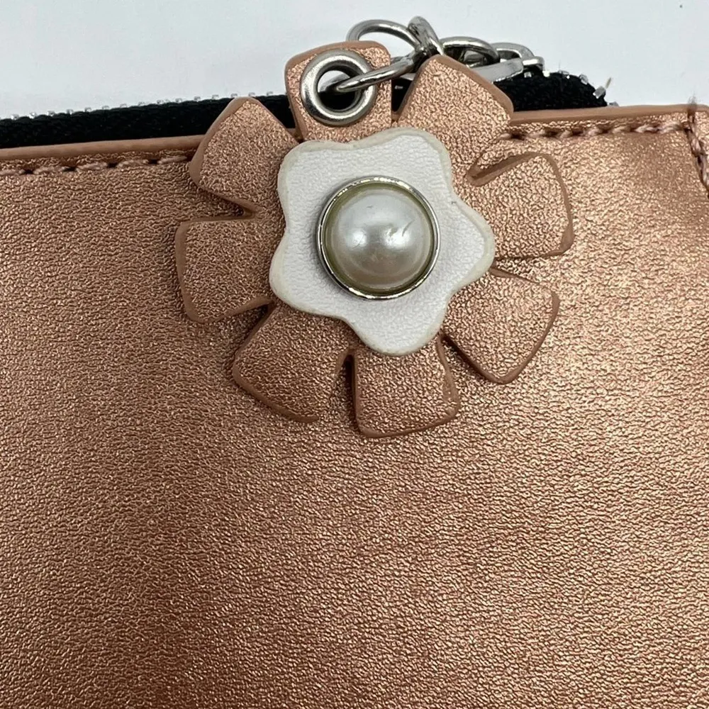 ZAC ZAC POSEN for Bloomingdale’s small beige pink shoulder or crossbody Tan - Image 4