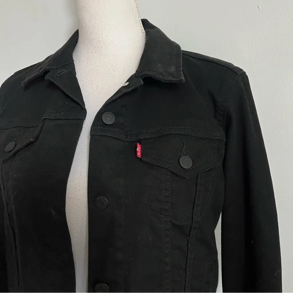 Levi’s • Cropped Classic Black Denim Jacket - Image 3