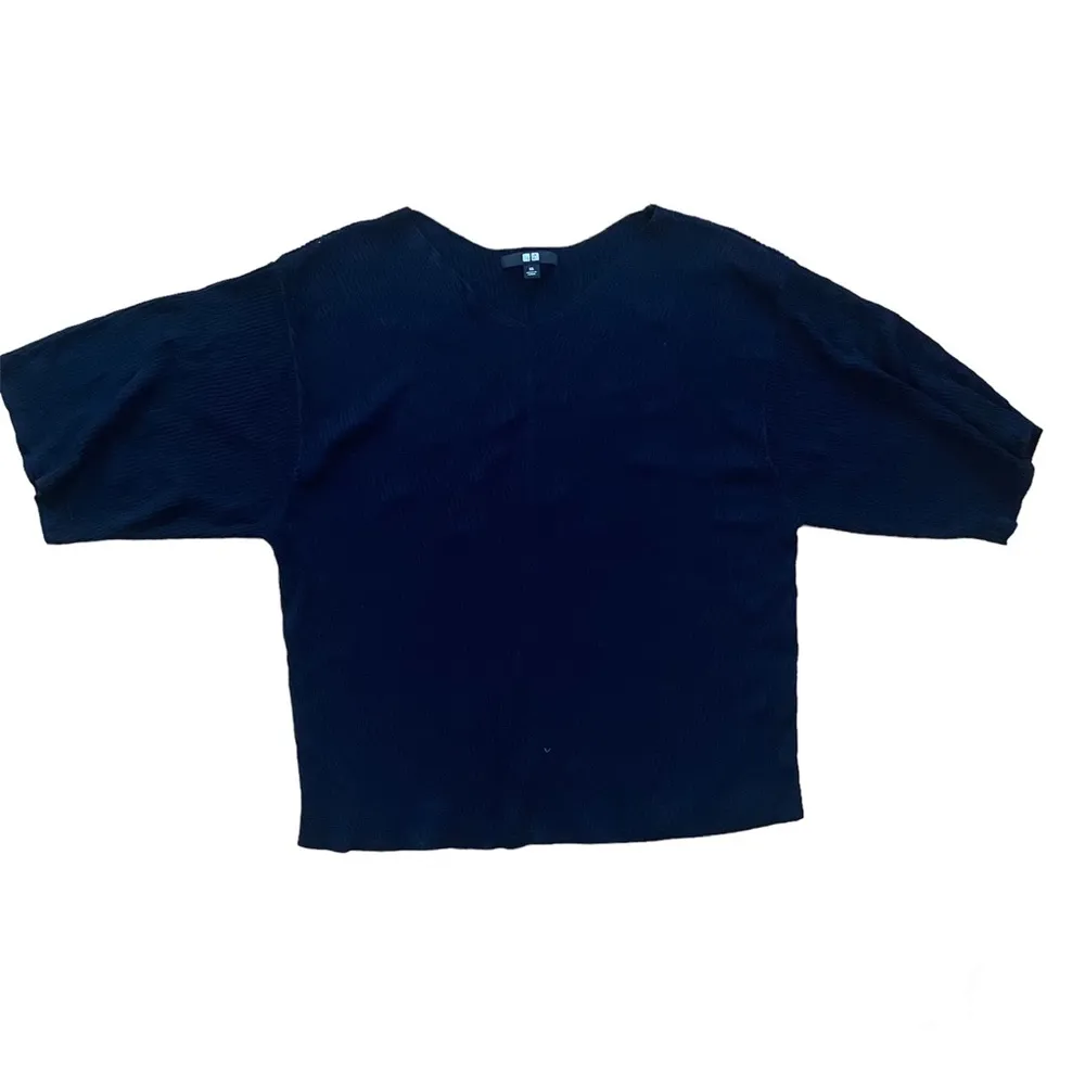 Uniqlo women’s oversized top t-shirt. XS v-neck short sleev black waffle - Image 4