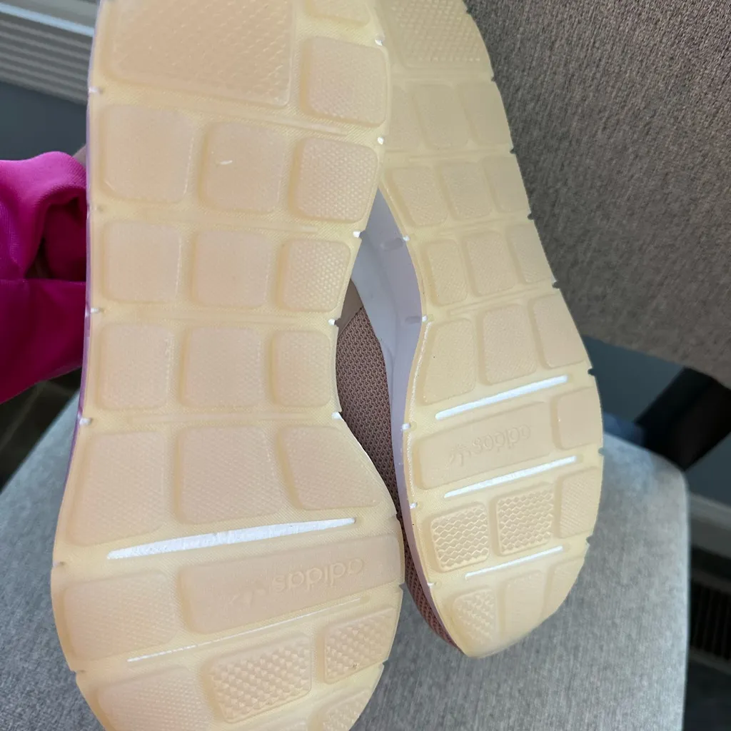 Adidas Swift Run Ash Pearl Women’s Athletic Shoes Size 7.5 New - Image 6