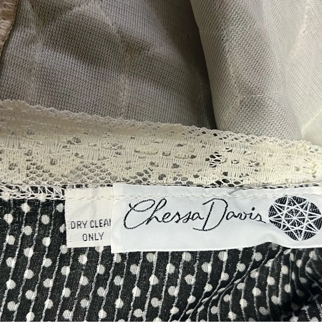 Elegant Burgundy and Cream Patterned Skirt Red Size M - Image 5