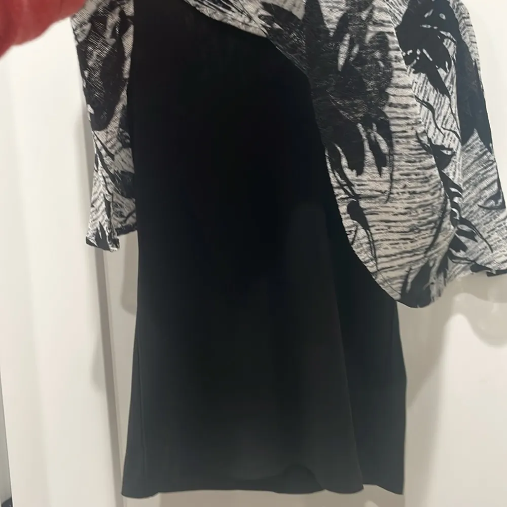 black cape style tank top NWOT - Image 3