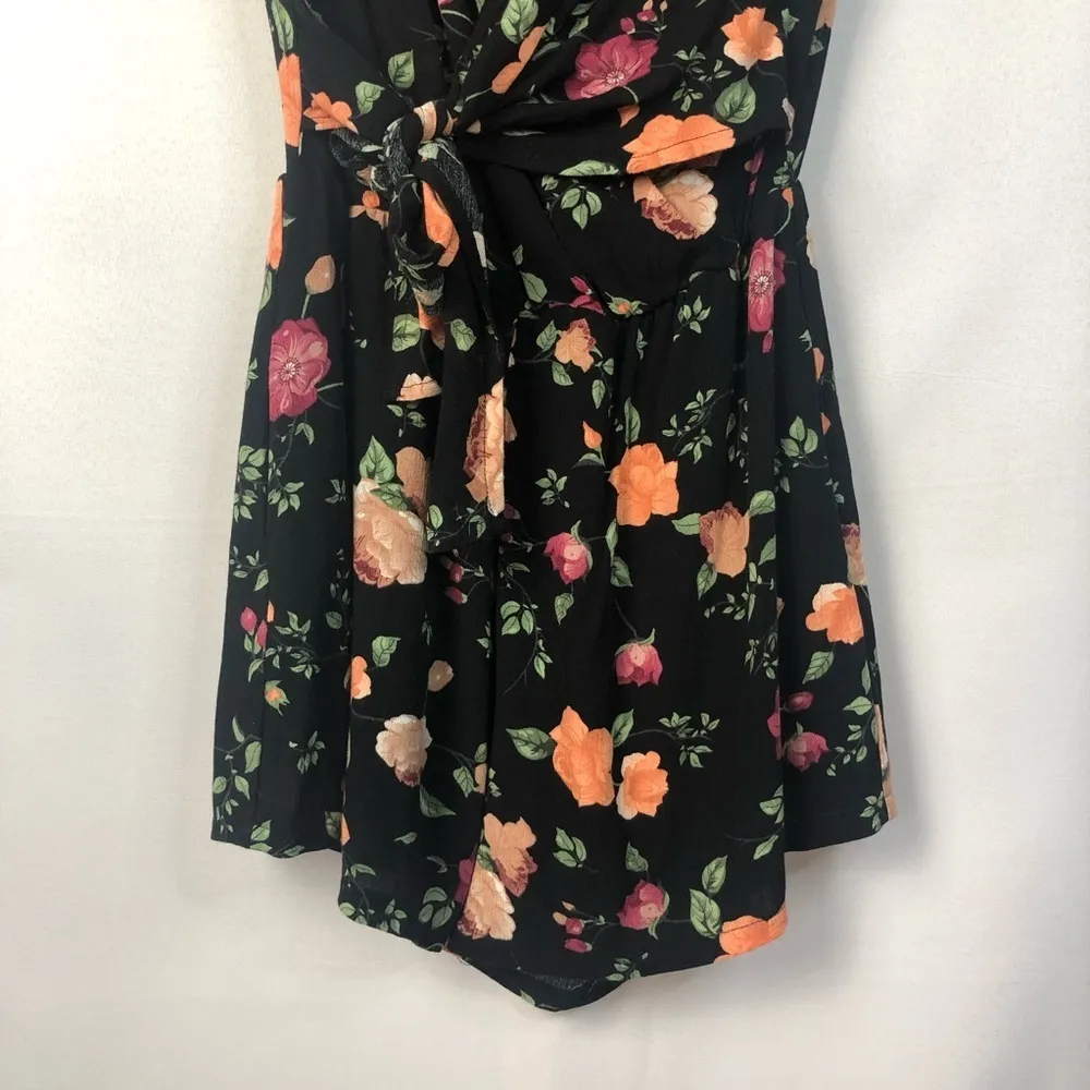 Boutique Ninexis Black Floral Surplice Wrap Short Sleeve Romper S - Image 10