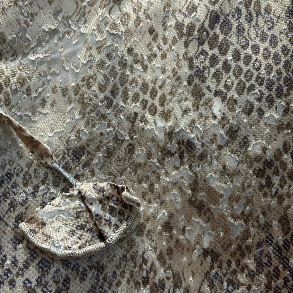 Tommy Bahama Glittering Sea Woven Split V-Neck Tassel Ties Long Sleeve B… - Image 6