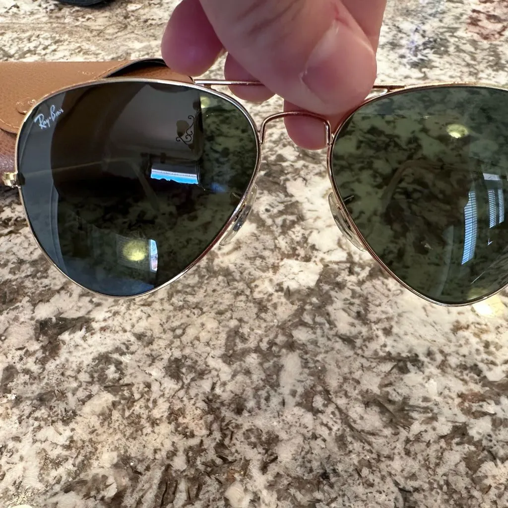 Ray-Ban Gold Frame Aviator Sunglasses - Image 4