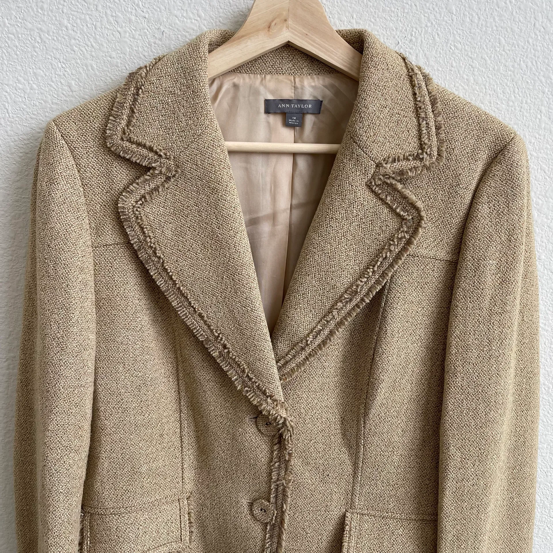 Ann Taylor Tan Beige Wool Blend Tweed Collared Fringe Minimalist Blazer Jacket - Image 4