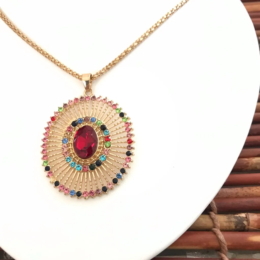 Elegant Gold and Red Jewelry Set Necklace & Earrings - Image 2