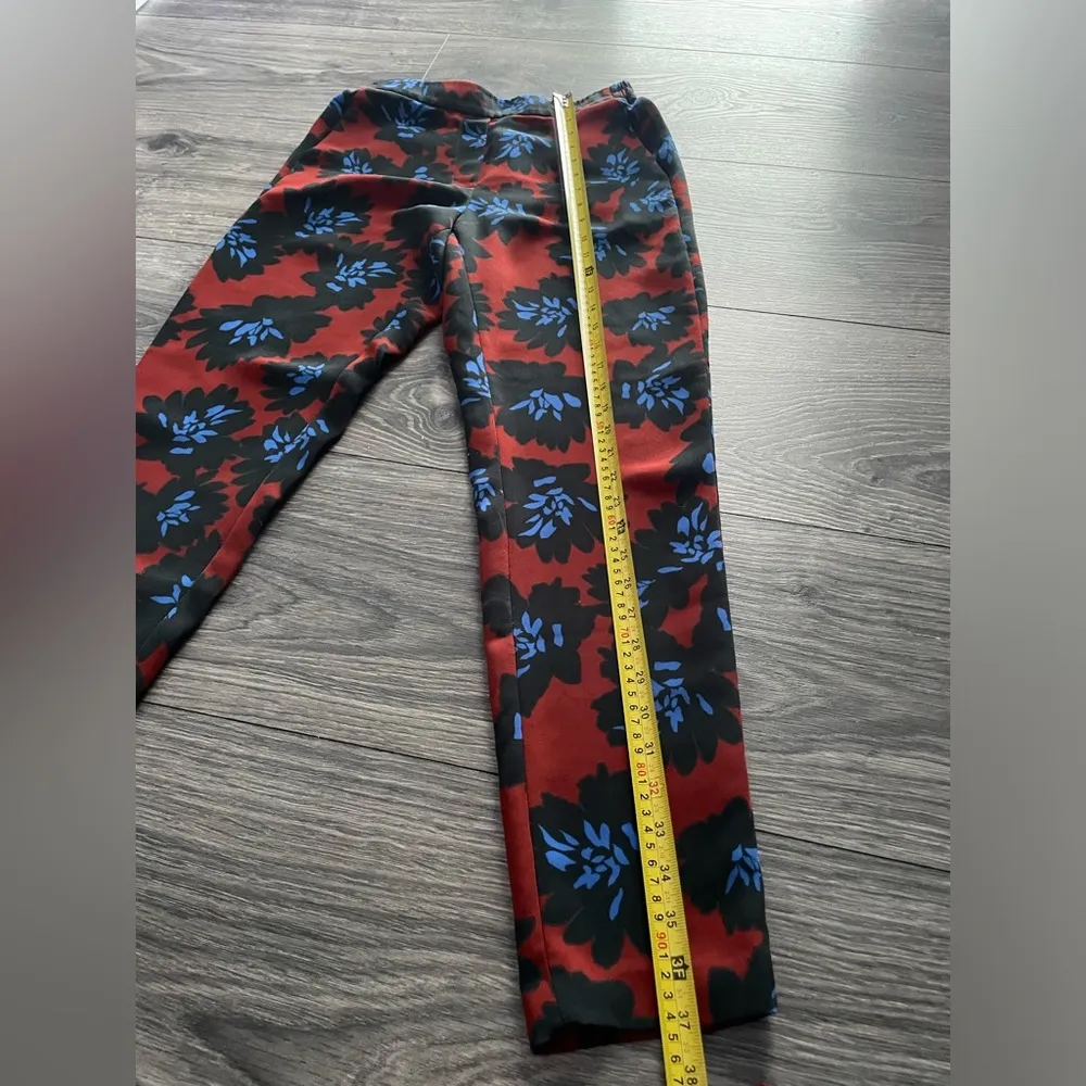 J. Crew Red and Blue Floral Firework Pull-On Cropped Pants - Image 9