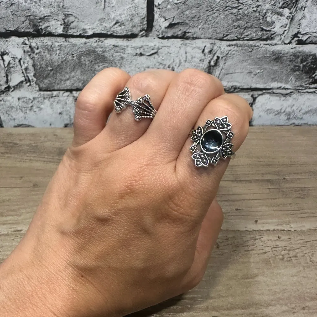 EUC Silver Black Gem Ring Set 5 Rings Size 7/8 - Image 4