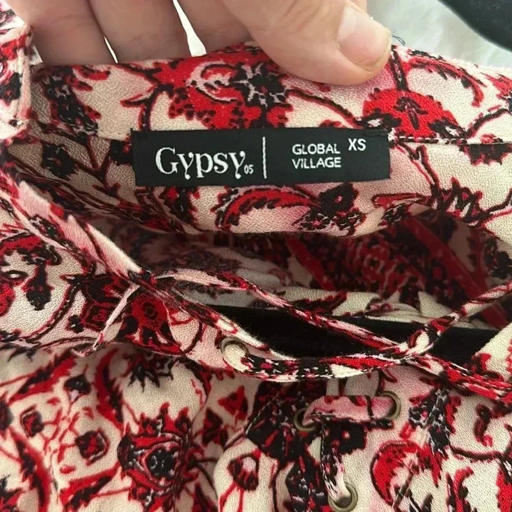 Revolve Gypsy Global Village Floral Lace Up Top Blouse in Red Ivory Sz XS - Image 4