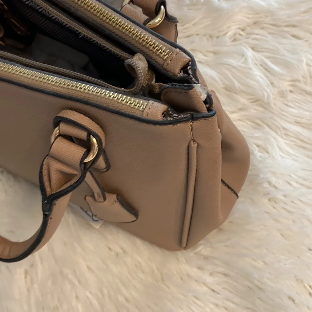 ISABELLE BAG AND WALLET 2in 1 set BRAND NEW LOTS OF SPACES AND ZIPPERS - Image 8