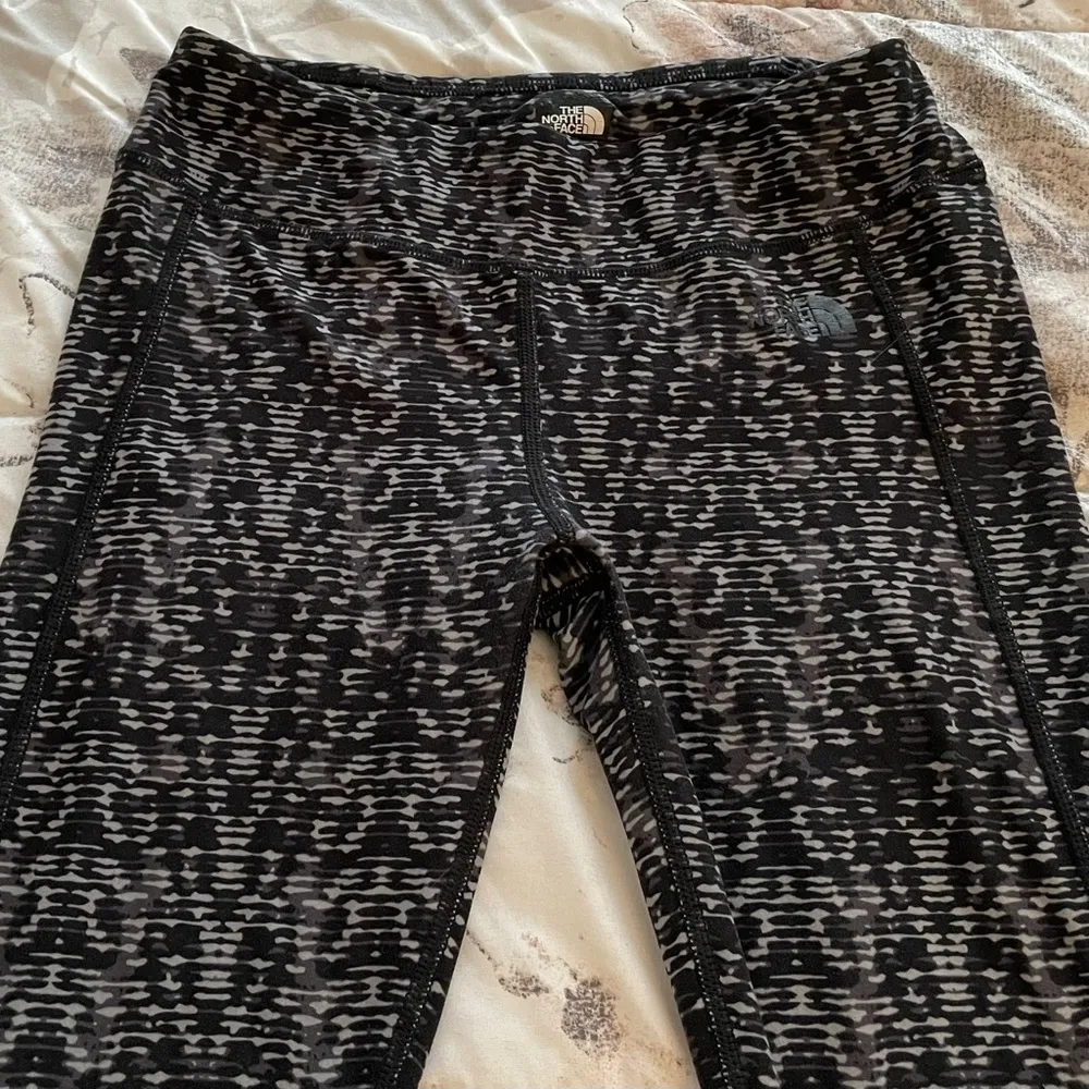 The North Face pulse tight leggings Kokomo black athletic women’s size SP spring - Image 8