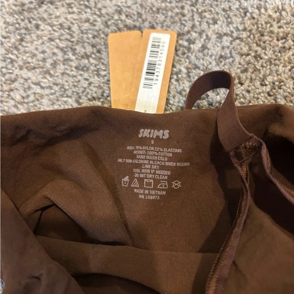 SKIMS  Everyday Sculpting Bodysuit - Image 3