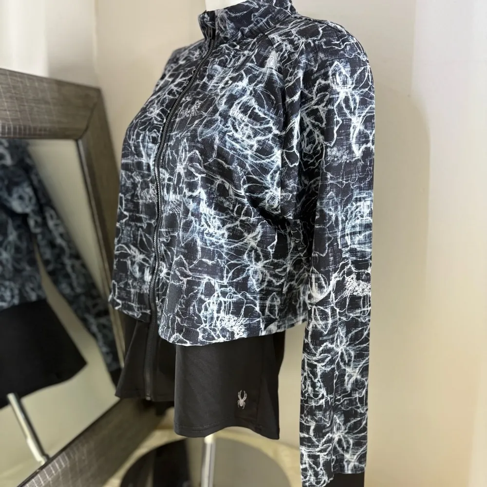 Spyder Black and White Running Jacket with layered Athletic Silhouette - Image 4