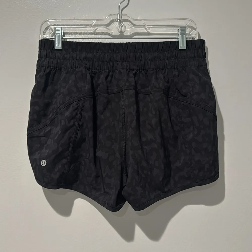 Lululemon Women's Hotty Hot Shorts Formation Camo Coal Running Training Sz10 - Image 4