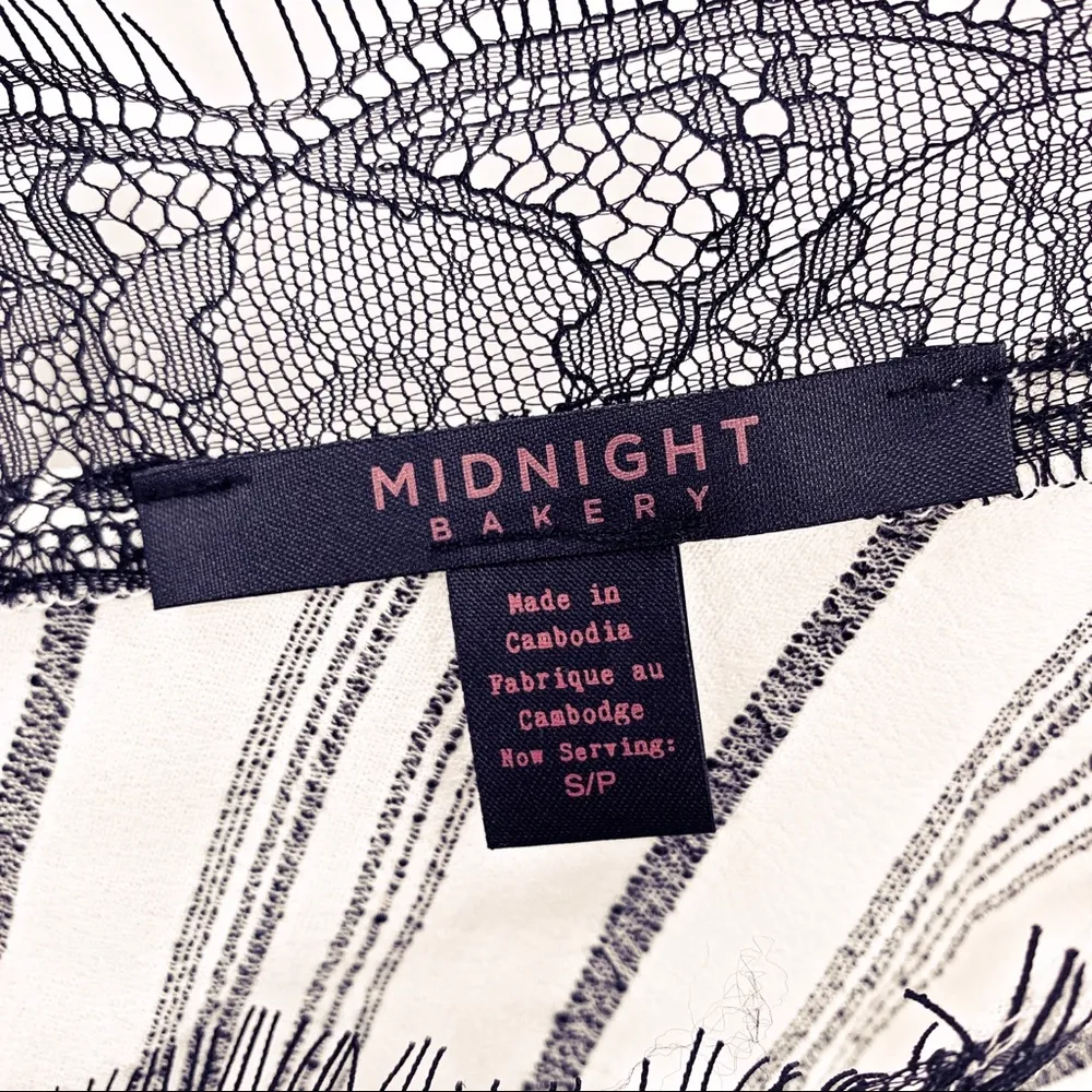 Midnight Bakery sleepwear tank lace detail small - Image 4