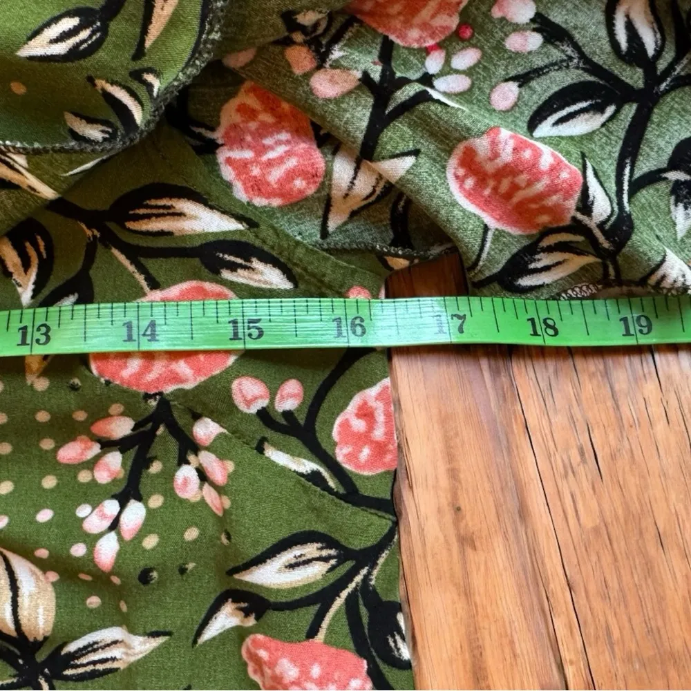 Red Leaf Green Floral Ruffle Button - Image 9