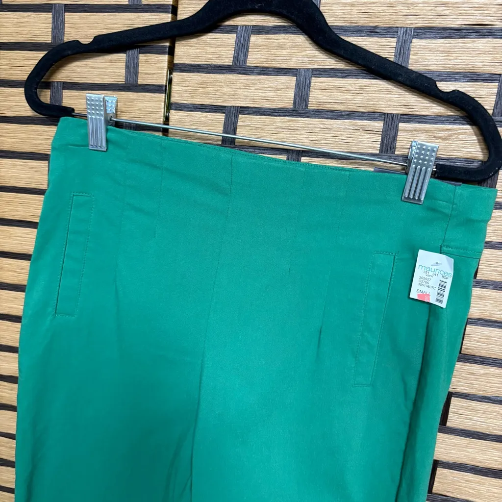 Maurices‎ Green Bengaline Crops Size Small - Image 3