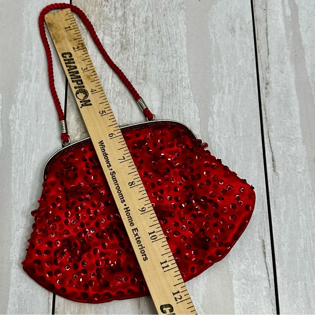 Merry Christmas Holiday Party Red Beaded Kiss - Image 4