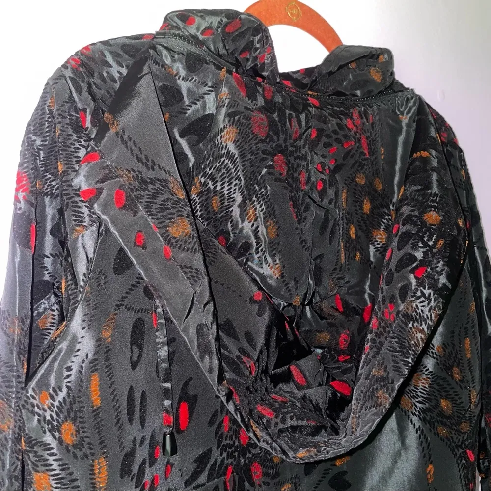 Ubu M Art to Wear Rain Coat Black Burnout Velvet Packable Jacket Size M - Image 7