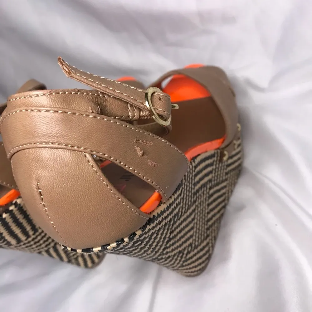 JustFab Women’s Chunky Heeled Wedge Sandal Open Toe Black Geometric Size 7.5 - Image 5