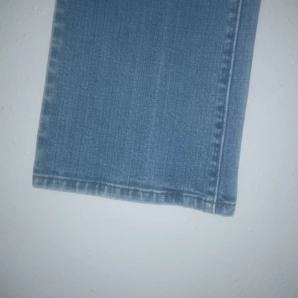 Levis 545 30x30 Low Boot Cut Medium Wash Jeans - Image 10