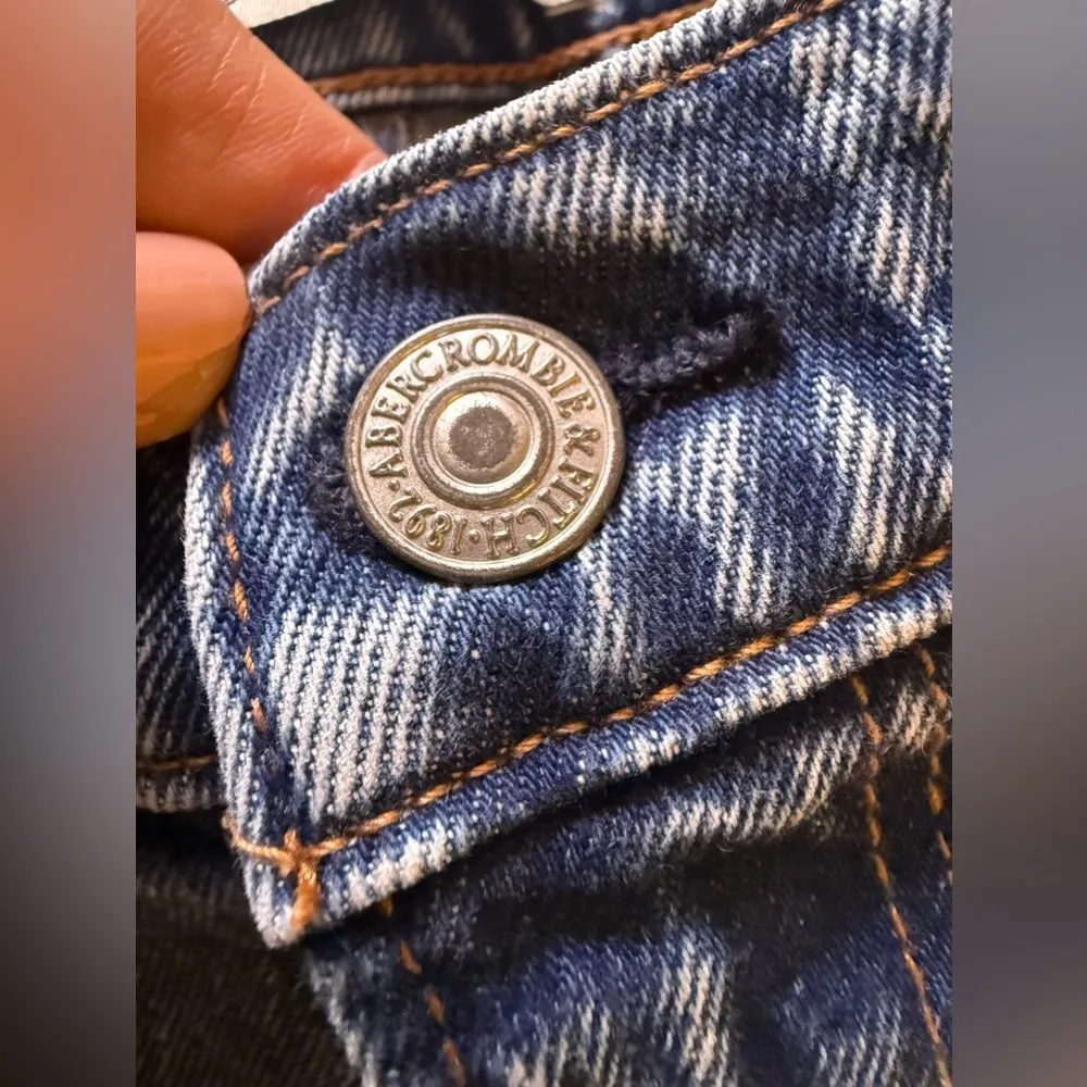 Abercrombie & Fitch The Mom High Rise Blue Jeans Distress Size 28/ 6L Pocket Zip - Image 14
