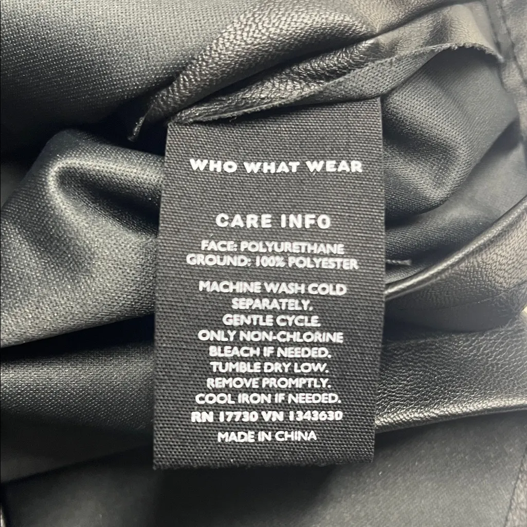 Imperfect Who What Wear pleather style black top front keyhole with button XL - Image 14