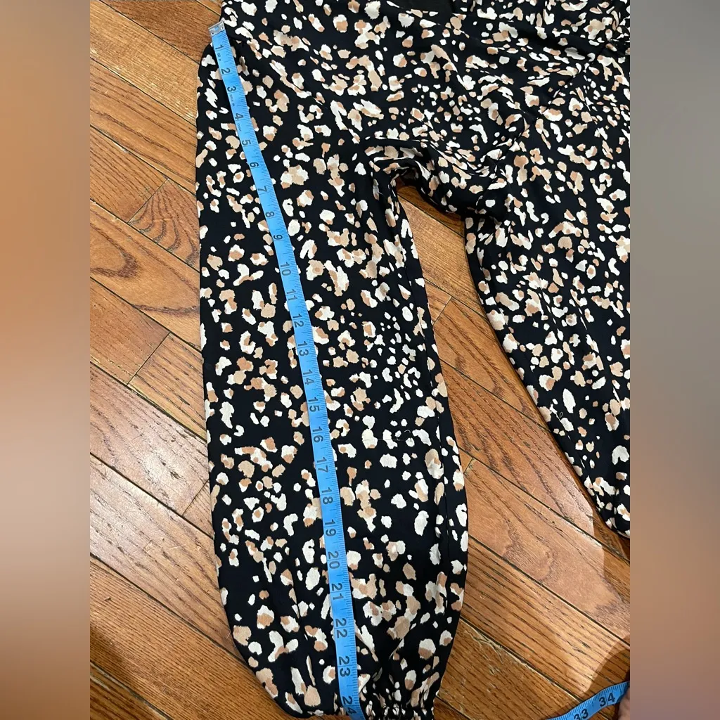 Gilli Black Dress with White and Tan Floral Pattern Size M - Image 6