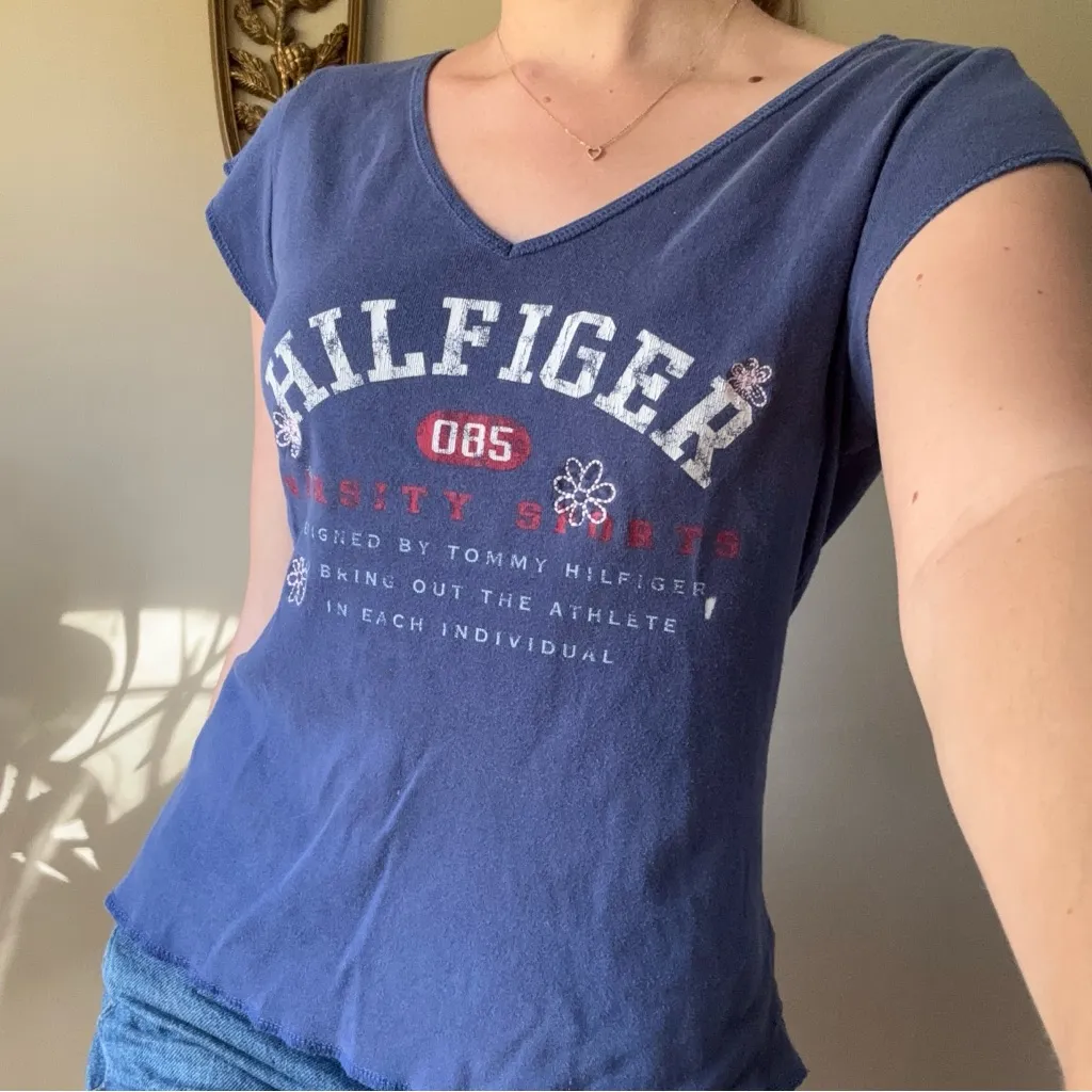 Tommy Hilfiger Y2K Graphic Tee - Image 7