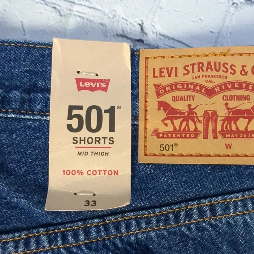 Levi's mid thigh high rise raw hem jean shorts size 33 - Image 6