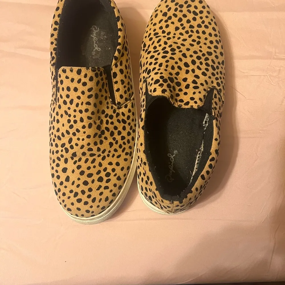 Womans Casual Slip-on Sneakers - Image 3