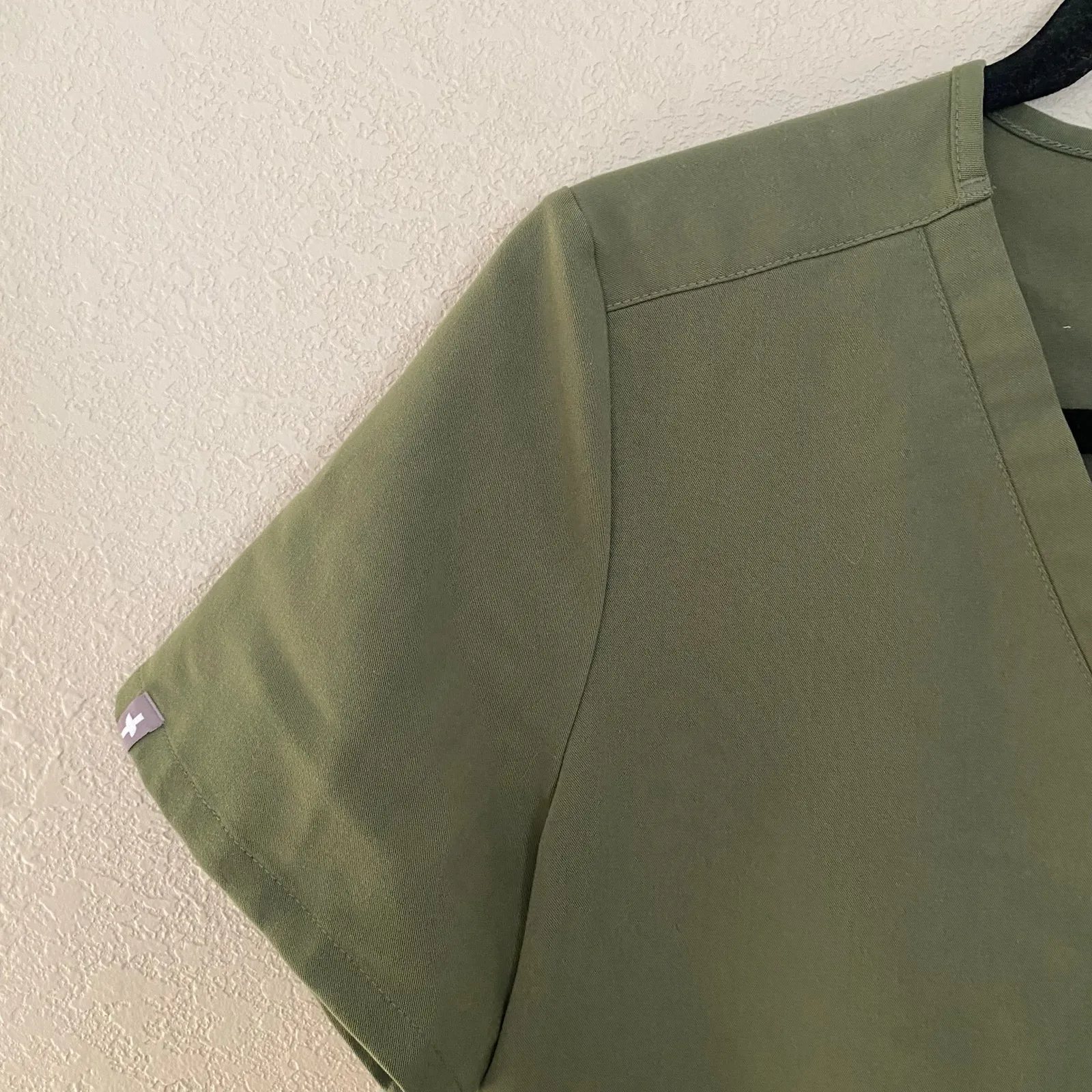 FIGS Dark Olive Green Casma Scrub Top Uniform Nurse Doctor Women's size Small - Image 3
