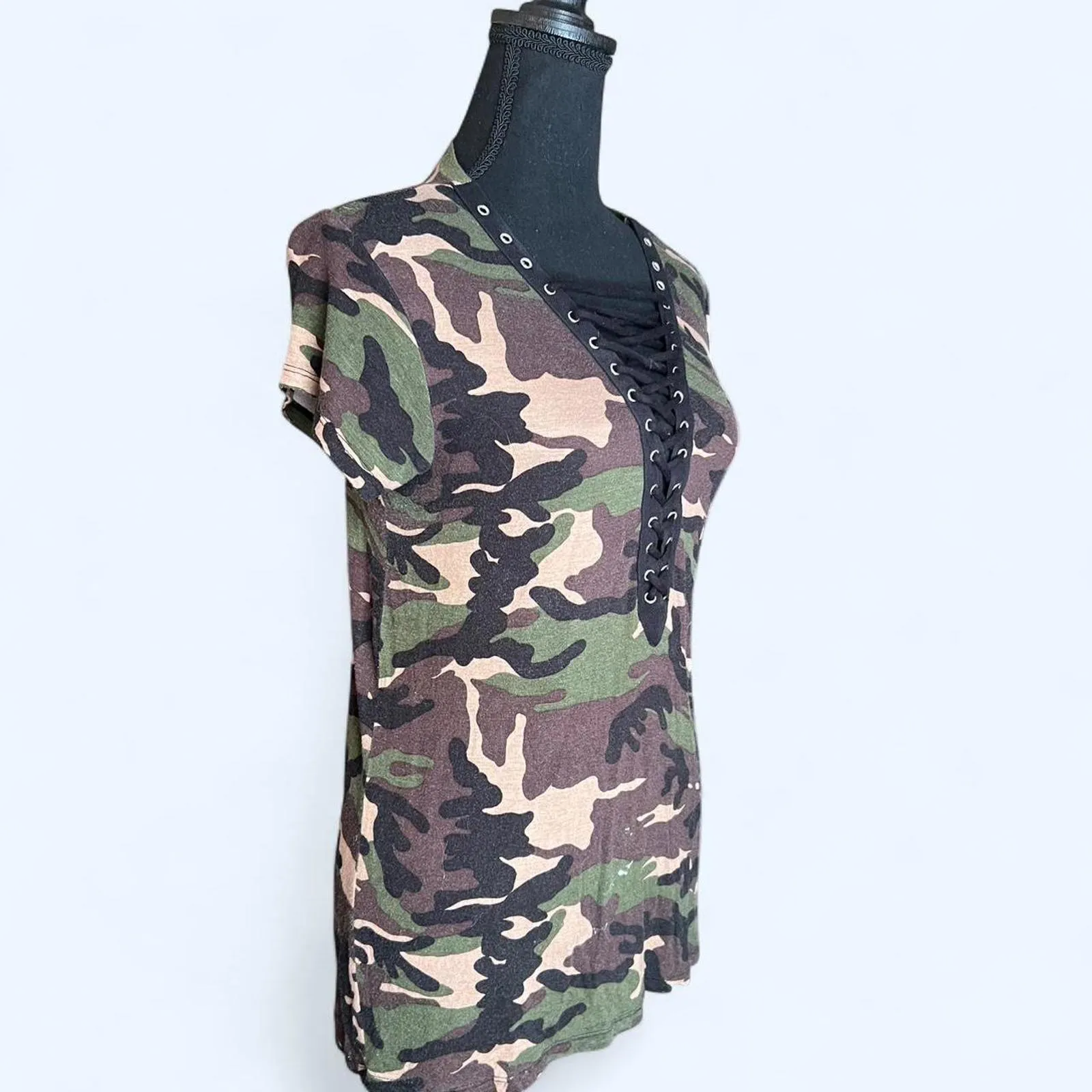 Vintage Y2K Camo print lace up top with a V neck Size Large Green - Image 3