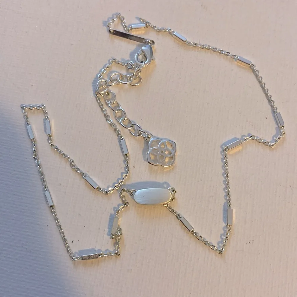 Kendra Scott Miya silver tone necklace with mother of pearl stone - Image 4