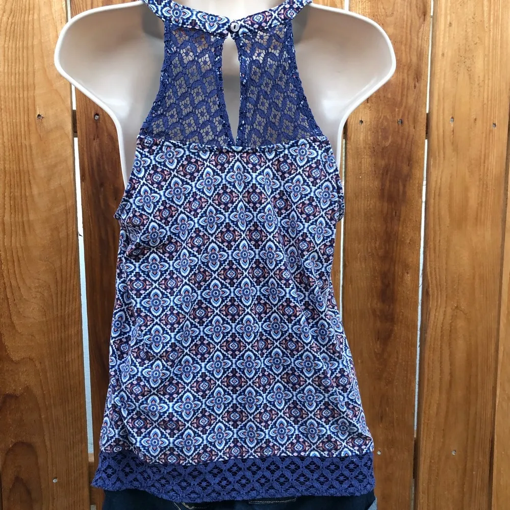 Skies Are Blue Tank Sz Medium - Image 3