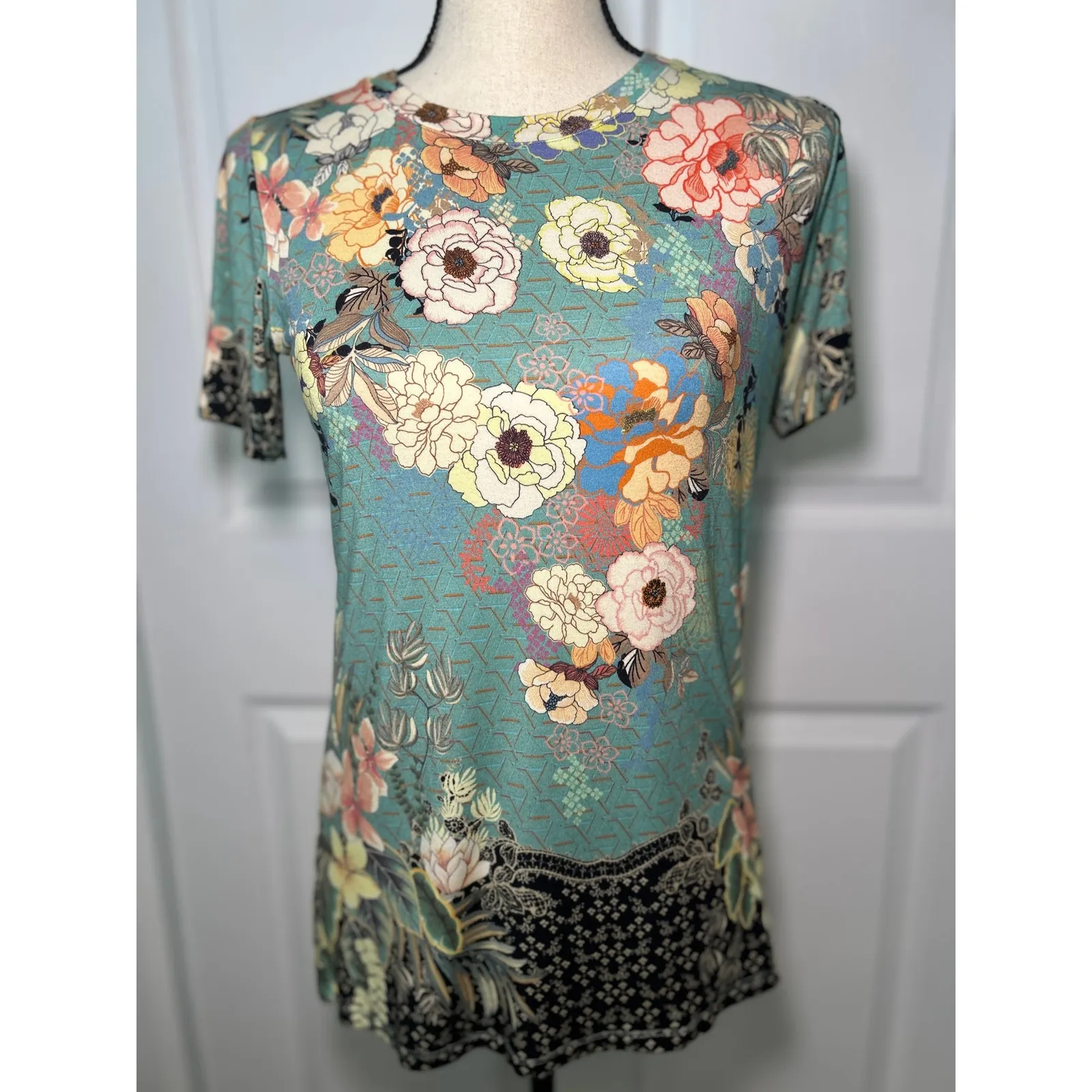 JOHNNY‎ WAS Millay Floral Print Crew Neck Short Sleeve Bamboo Jersey Tee Shirt - Image 2