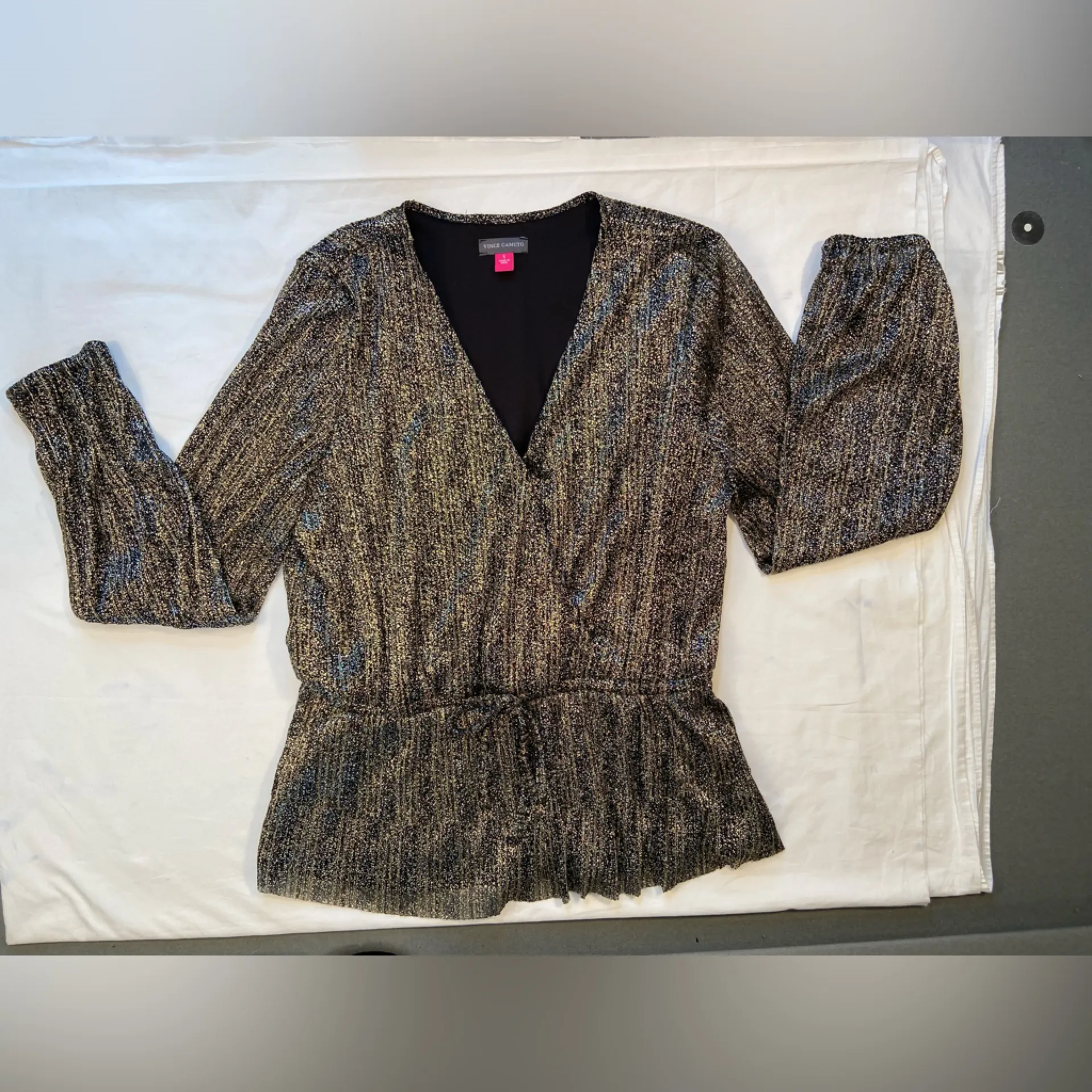 Vince Camuto Metallic V-Neck‎ Blouse, long sleeve, black and gold, size Small - Image 2