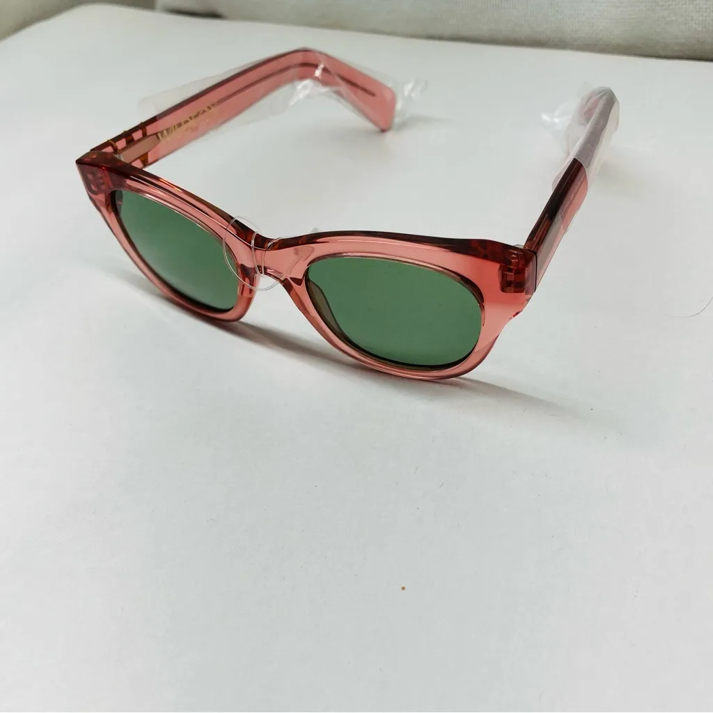 Wildfox Monroe Sunglasses Rose Pink Frame / Green Lenses NWT with Case - Image 4