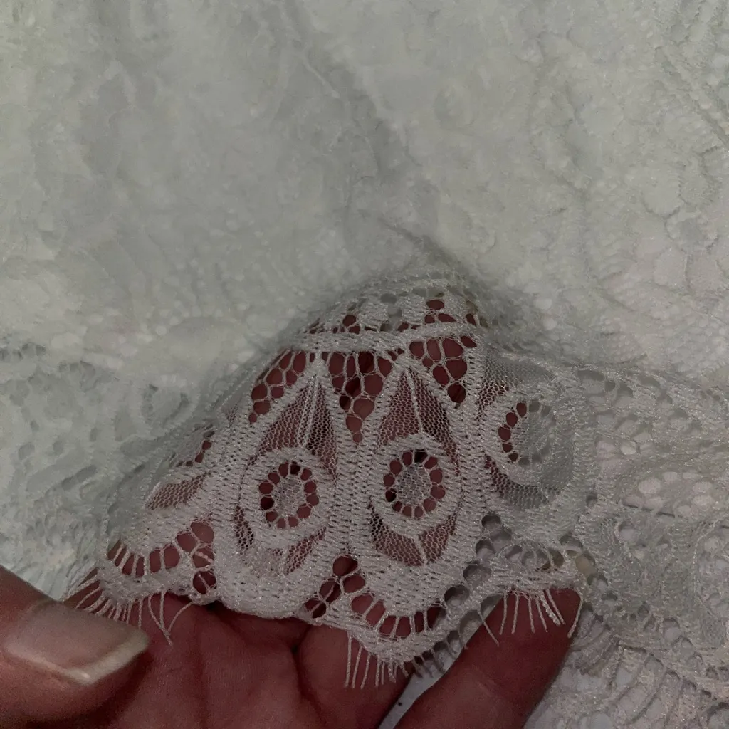 💙 NWOT Iz Byer White Lace Tank Top Blouse - Image 4