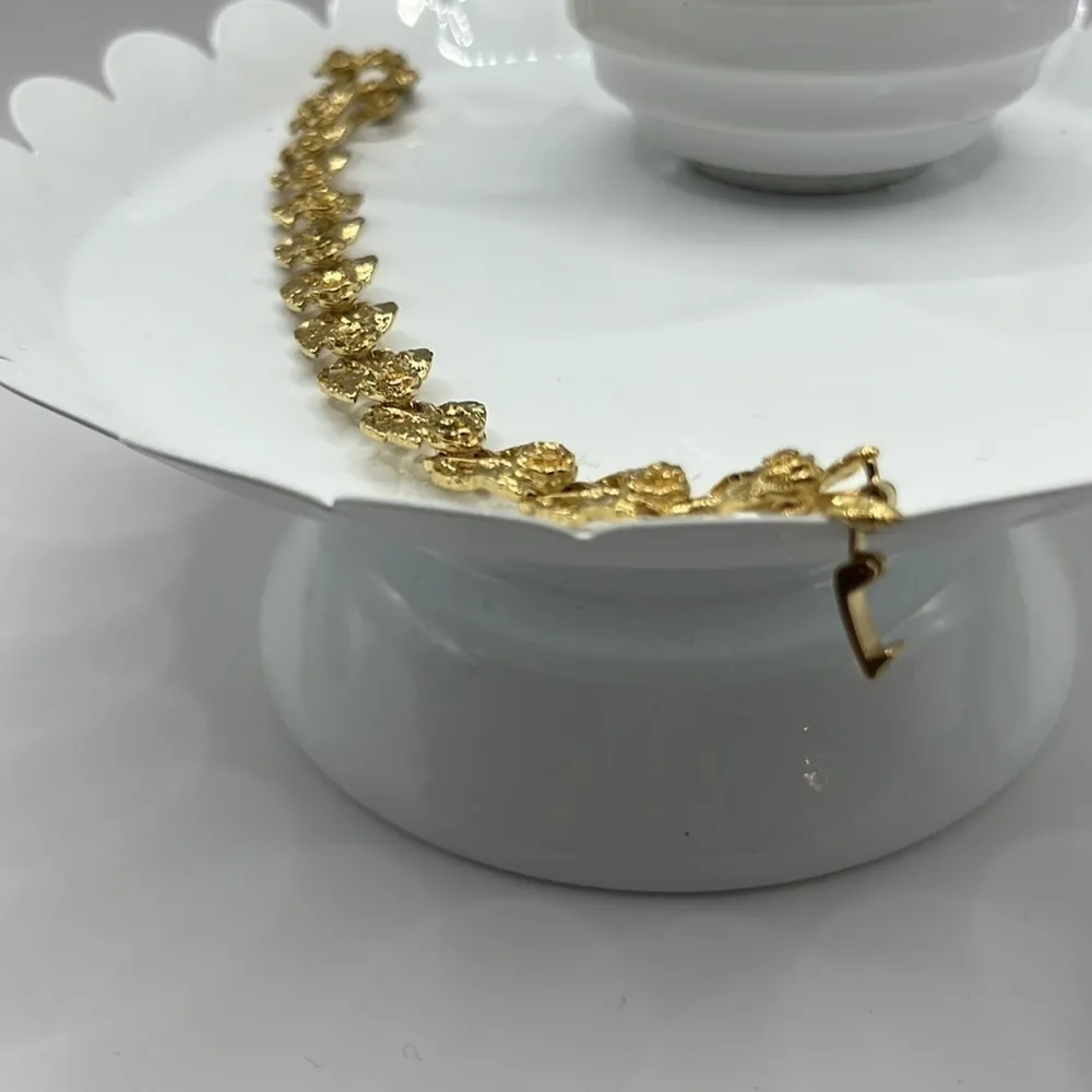 Vintage Gold Tone Textured Flower Bracelet Shiny Brutalist Design Gold Tone - Image 8