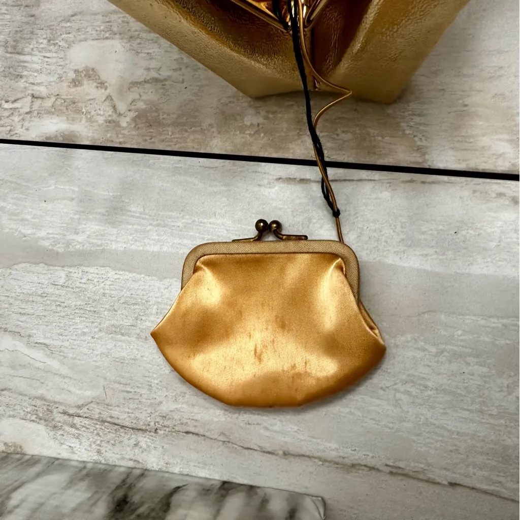 Chic Vintage Hollywood Glam Gold Clutch Dual Handles Kiss - Image 2