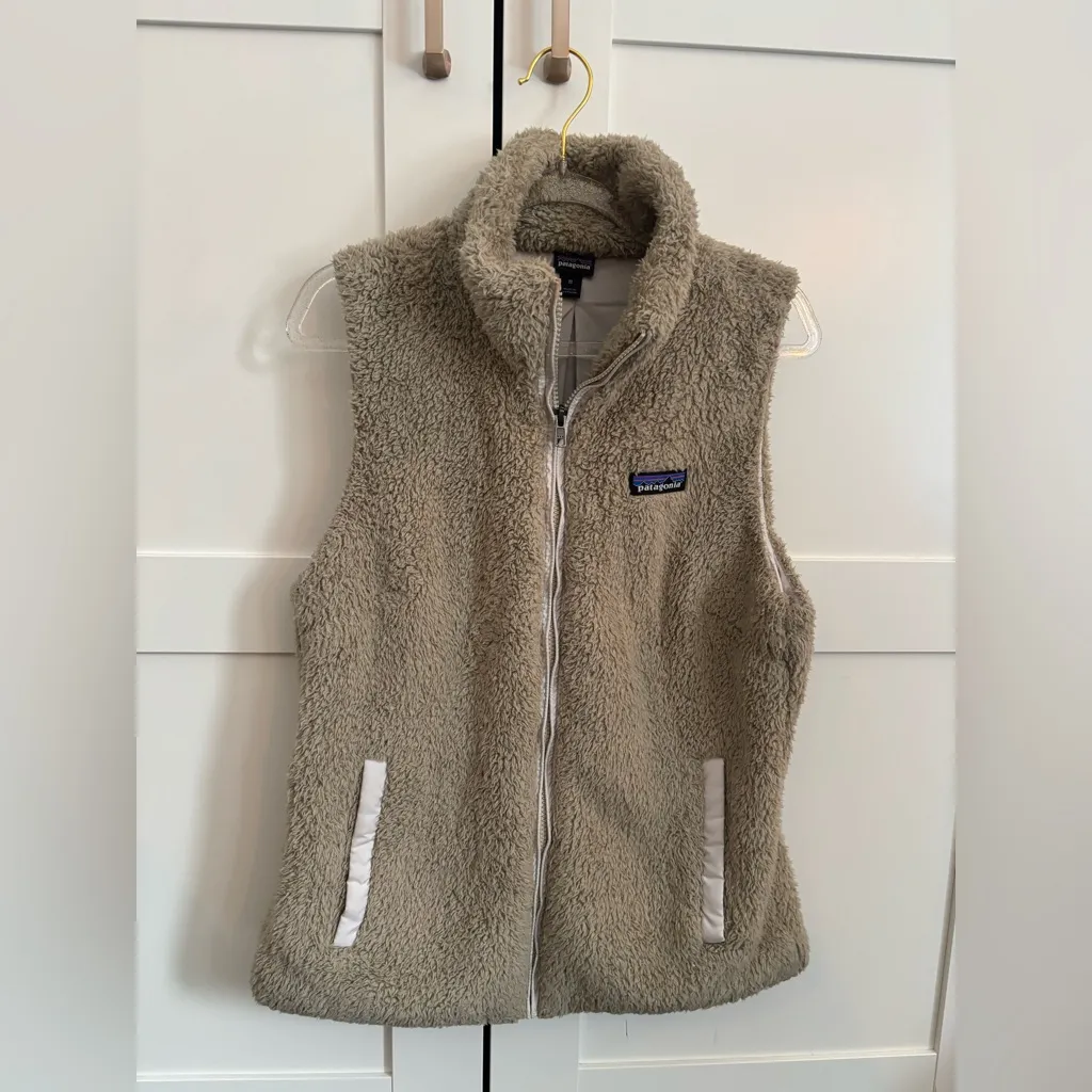 Patagonia Women's Beige Fleece Vest - Image 2