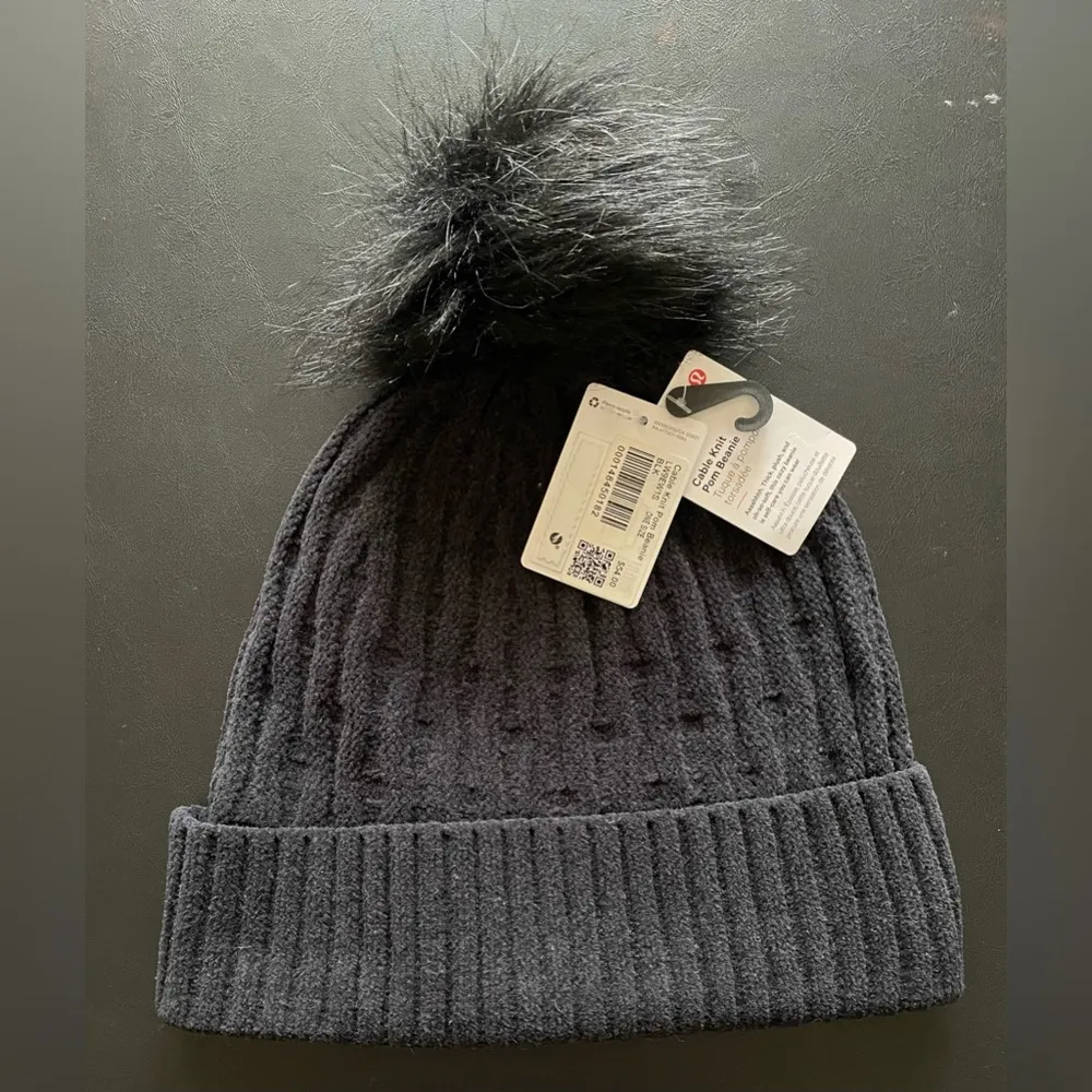NWT Lululemon Women’s Cable Knit Pom Beanie Black - Image 6