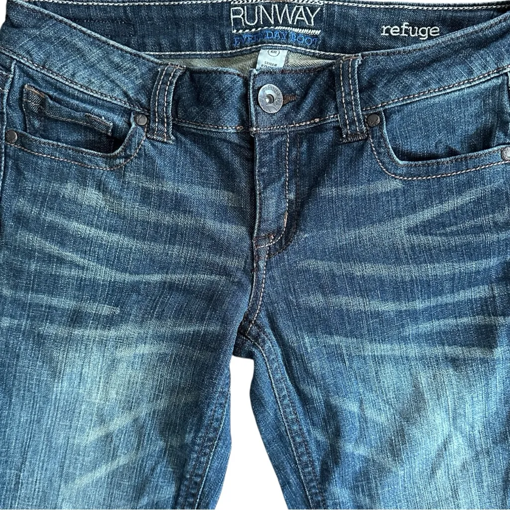 Refuge Runway Everyday Mid Rise Boot Jeans Size 6 - Image 4