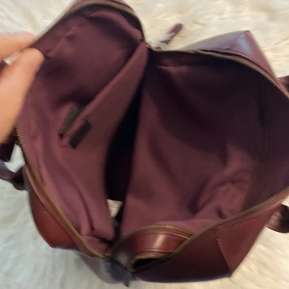 ECOSUSI BACKPACK BNWOT FUX LEATHER COMP SPACE LOTS OF ZIPPERS SEE ALL PHOTOS - Image 16