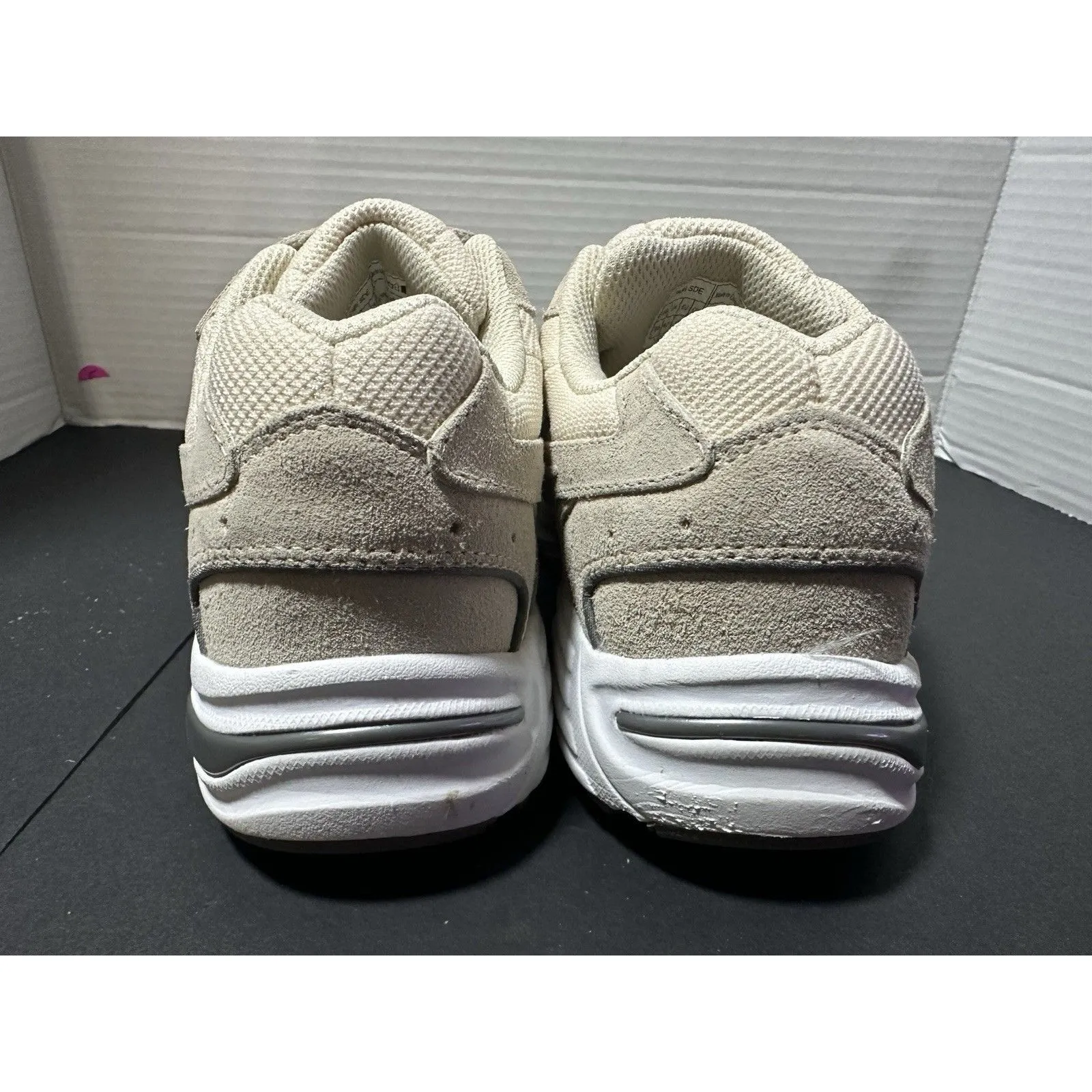 Vionic Tabi Women's Hook & Loop Walking Shoes, Cream Suede Size 8.5 - Image 4